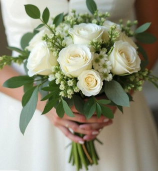 White and green bridesmaids bouquet